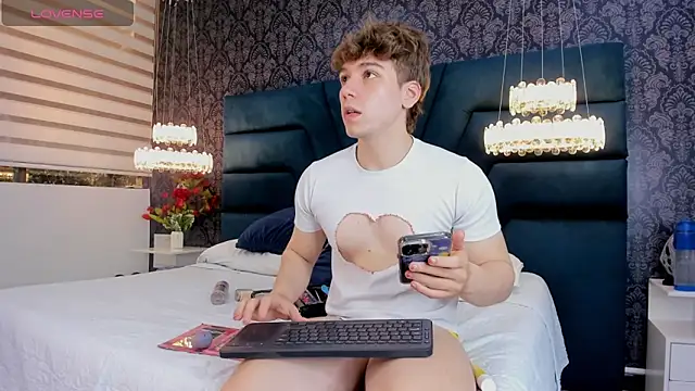 TaylerWhite online show from March 29, 11:43 am