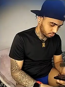 Snapshot of marko_blaze chatting on November 26, 4:57 am marko blaze online show from November 26, 4:57 am