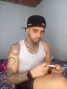 Snapshot of marko_blaze chatting on December 17, 5:24 am marko blaze online show from December 17, 5:24 am