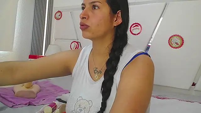 Mia garcia28 online show from December 22, 7:22 pm