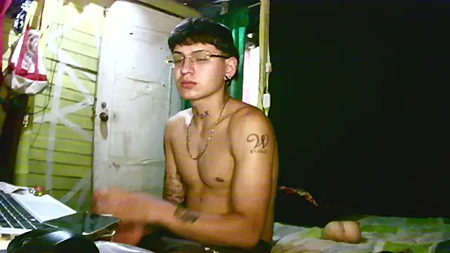 Snapshot of Ebebyjuan chatting on May 3, 11:44 pm Ebebyjuan online show from May 3, 11:44 pm