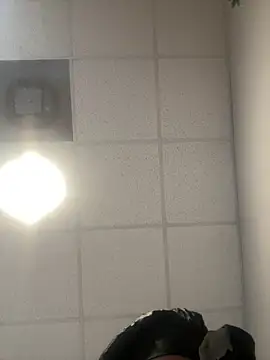 Snapshot of honestlychina chatting on February 20, 7:03 pm honestlychina online show from February 20, 7:03 pm