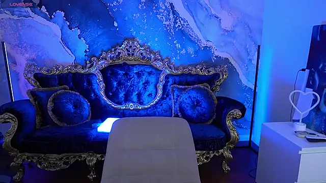 LilElfie online show from November 22, 2:05 pm