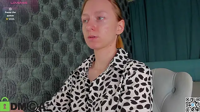 Mia E1fie online show from November 6, 9:32 am