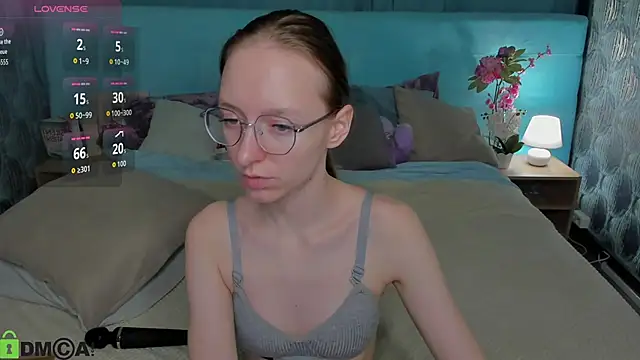 Mia E1fie online show from March 27, 11:59 pm