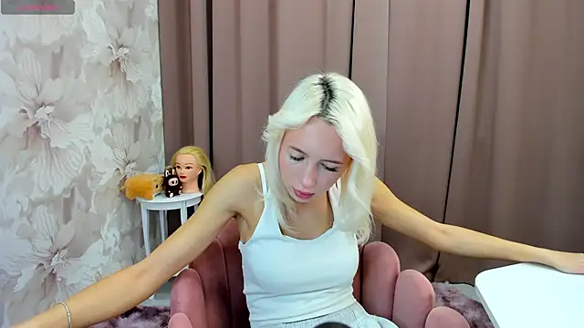 cute luucy online show from October 17, 3:20 am