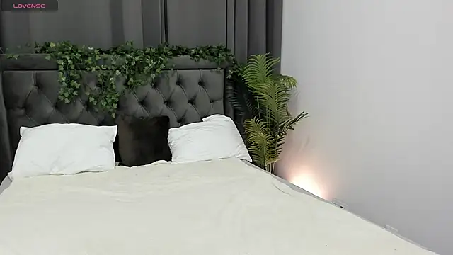 cute luucy online show from November 25, 2:44 am