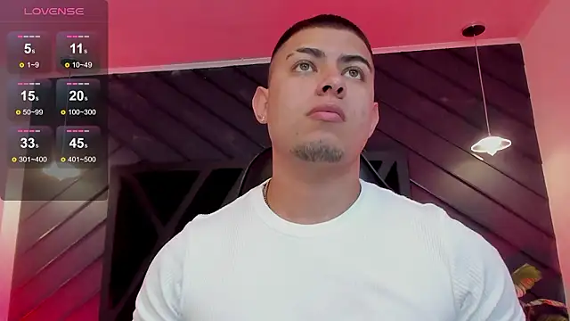 Snapshot of marco_garciia_ chatting on February 2, 11:14 pm marco garciia online show from February 2, 11:14 pm