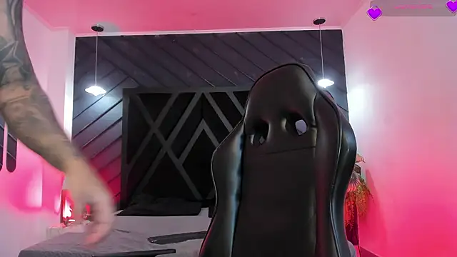 Snapshot of marco_garciia_ chatting on February 6, 11:19 pm marco garciia online show from February 6, 11:19 pm