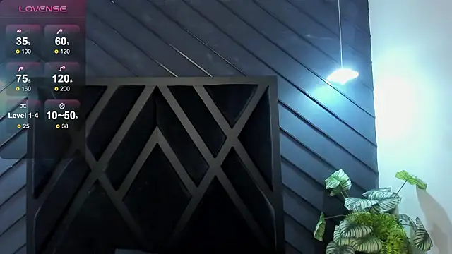 Snapshot of marco_garciia_ chatting on February 11, 11:10 pm marco garciia online show from February 11, 11:10 pm