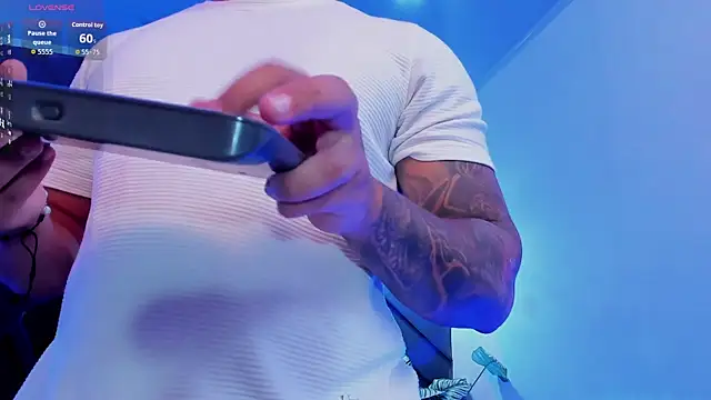 Snapshot of marco_garciia_ chatting on February 14, 11:12 pm marco garciia online show from February 14, 11:12 pm