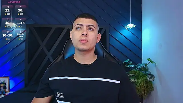 Snapshot of marco_garciia_ chatting on February 28, 11:17 pm marco garciia online show from February 28, 11:17 pm