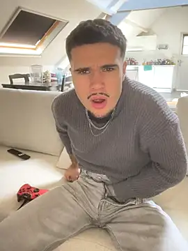 los freaky online show from September 26, 2:10 pm