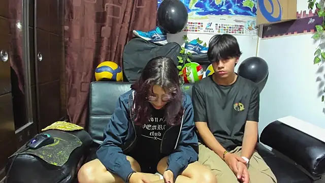 Snapshot of Donuts_DD chatting on September 11, 8:58 am Donuts DD online show from September 11, 8:58 am