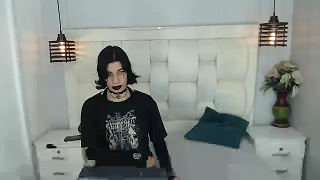 Atley Dolly online show from October 8, 9:23 pm