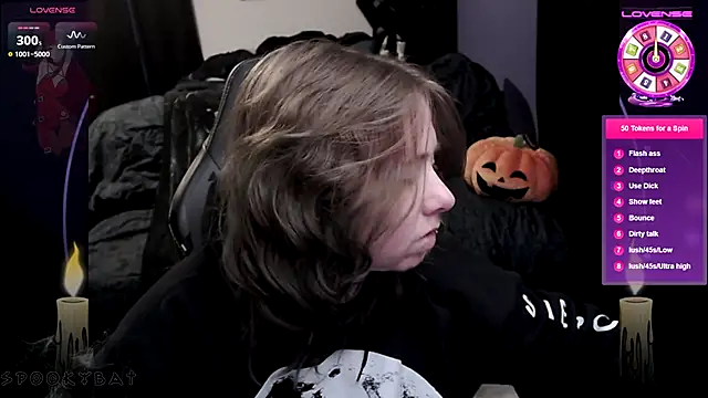 Snapshot of Spookbats chatting on November 18, 8:46 pm Spookbats online show from November 18, 8:46 pm