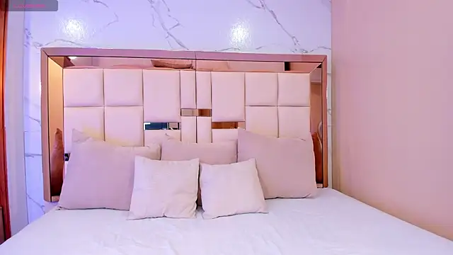 Snapshot of julieta_rosee chatting on February 10, 10:25 pm julieta rosee online show from February 10, 10:25 pm