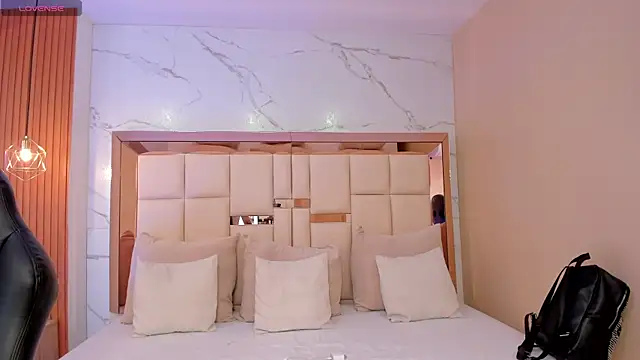 Snapshot of julieta_rosee chatting on February 19, 10:17 pm julieta rosee online show from February 19, 10:17 pm