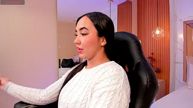 Snapshot of julieta_rosee chatting on March 4, 9:54 pm julieta rosee online show from March 4, 9:54 pm