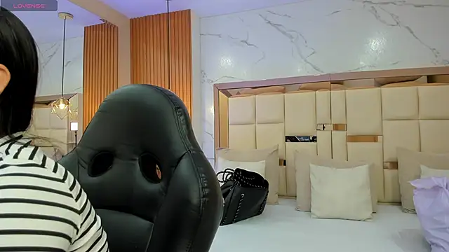 Snapshot of julieta_rosee chatting on March 11, 9:54 pm julieta rosee online show from March 11, 9:54 pm