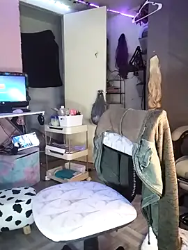 Purple2StayThnxx online show from November 11, 12:10 am