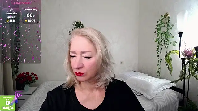 hunters woman online show from September 29, 12:10 pm