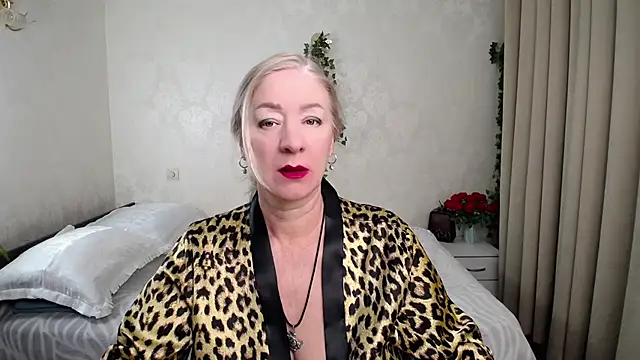 Snapshot of hunters_woman chatting on February 9, 10:47 pm hunters woman online show from February 9, 10:47 pm