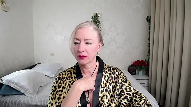 Snapshot of hunters_woman chatting on February 11, 3:22 am hunters woman online show from February 11, 3:22 am