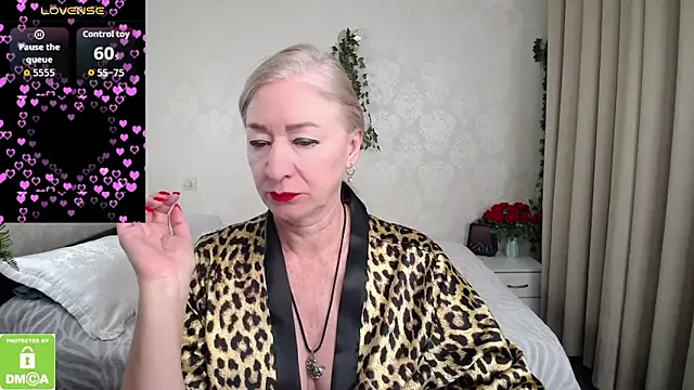 Snapshot of hunters_woman chatting on February 17, 5:15 am hunters woman online show from February 17, 5:15 am