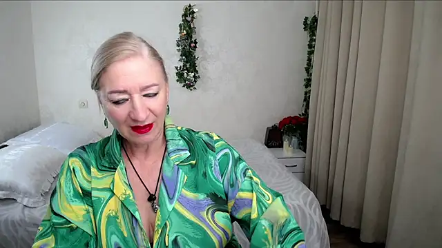 hunters woman online show from July 17, 3:13 am