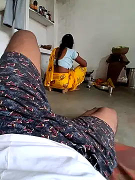 Snapshot of RAYI_Queen_3 chatting on October 28, 3:10 am RAYI Queen 3 online show from October 28, 3:10 am