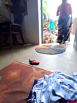 Snapshot of RAYI_Queen_3 chatting on October 30, 4:03 am RAYI Queen 3 online show from October 30, 4:03 am