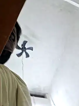 Snapshot of RAYI_Queen_3 chatting on November 13, 5:01 pm RAYI Queen 3 online show from November 13, 5:01 pm