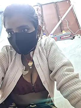 Snapshot of RAYI_Queen_3 chatting on December 14, 4:01 pm RAYI Queen 3 online show from December 14, 4:01 pm