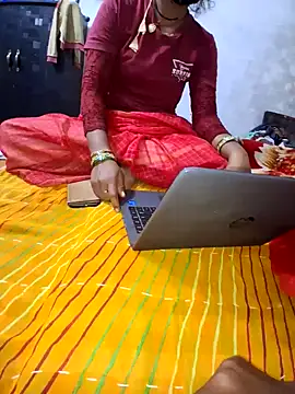 Snapshot of RAYI_Queen_3 chatting on January 6, 10:45 pm RAYI Queen 3 online show from January 6, 10:45 pm