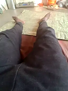 Snapshot of RAYI_Queen_3 chatting on January 9, 10:40 am RAYI Queen 3 online show from January 9, 10:40 am