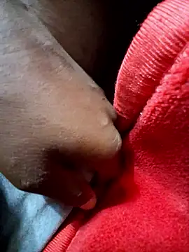 Snapshot of RAYI_Queen_3 chatting on January 10, 10:03 pm RAYI Queen 3 online show from January 10, 10:03 pm