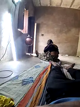 Snapshot of RAYI_Queen_3 chatting on April 2, 6:11 am RAYI Queen 3 online show from April 2, 6:11 am