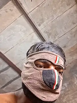 Snapshot of RAYI_Queen_3 chatting on April 3, 9:02 pm RAYI Queen 3 online show from April 3, 9:02 pm