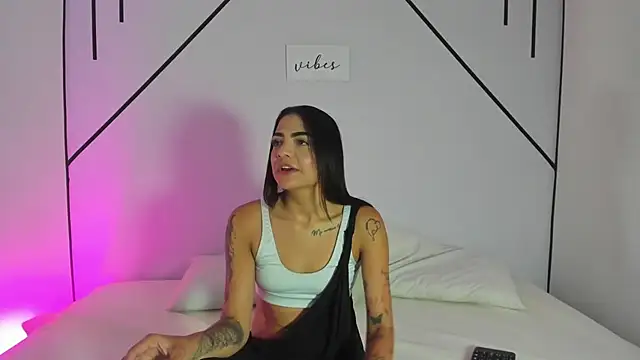 MiahCornell  online show from October 21, 7:58 pm