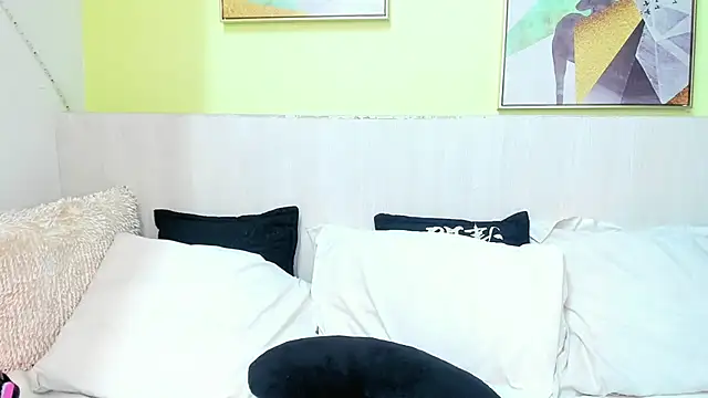 MiahCornell  online show from November 23, 12:27 pm