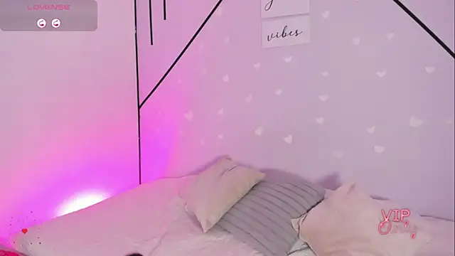 MiahCornell  online show from February 13, 10:39 pm