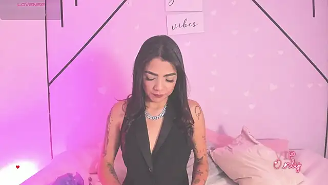 MiahCornell  online show from February 27, 8:42 pm