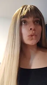 Snapshot of Aurora_blaack chatting on December 15, 1:32 am Aurora blaack online show from December 15, 1:32 am