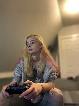 SeccySerena online show from April 13, 5:29 pm