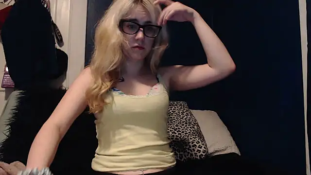 Snapshot of RubySmoke chatting on September 27, 4:39 am RubySmoke online show from September 27, 4:39 am