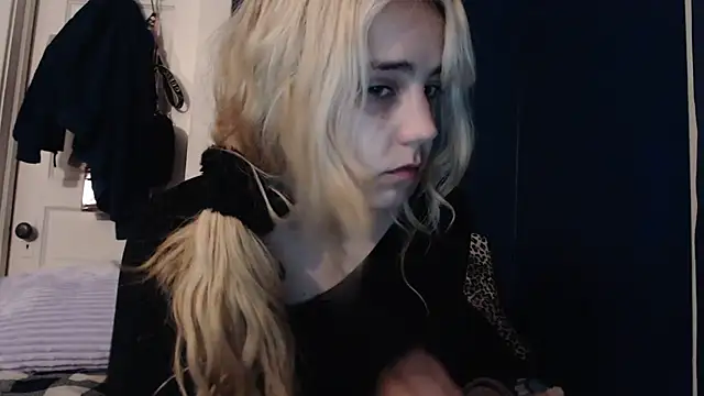 Snapshot of RubySmoke chatting on October 4, 11:19 am RubySmoke online show from October 4, 11:19 am