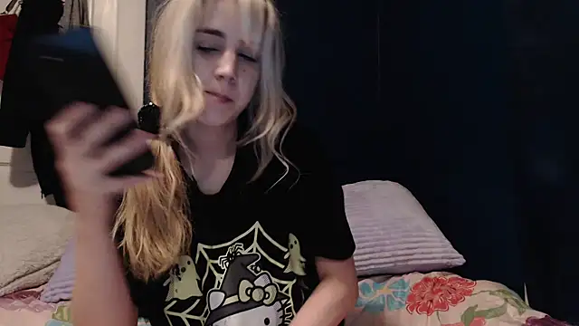 Snapshot of RubySmoke chatting on October 16, 8:15 am RubySmoke online show from October 16, 8:15 am