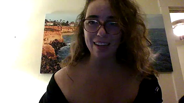 Snapshot of sweetsocalgirl chatting on February 18, 1:56 am sweetsocalgirl online show from February 18, 1:56 am