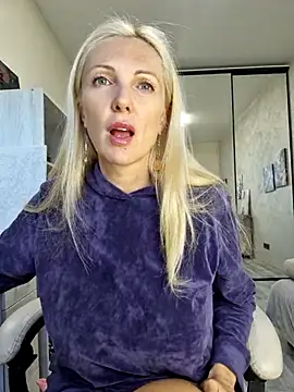 Snapshot of Monna chatting on October 2, 12:34 pm Monna online show from October 2, 12:34 pm